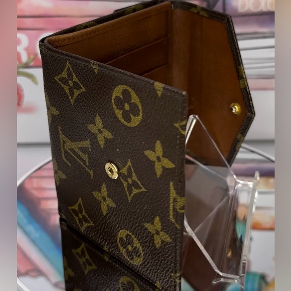 LOUIS VUITTON ELISE WALLET - Picture 3 of 17